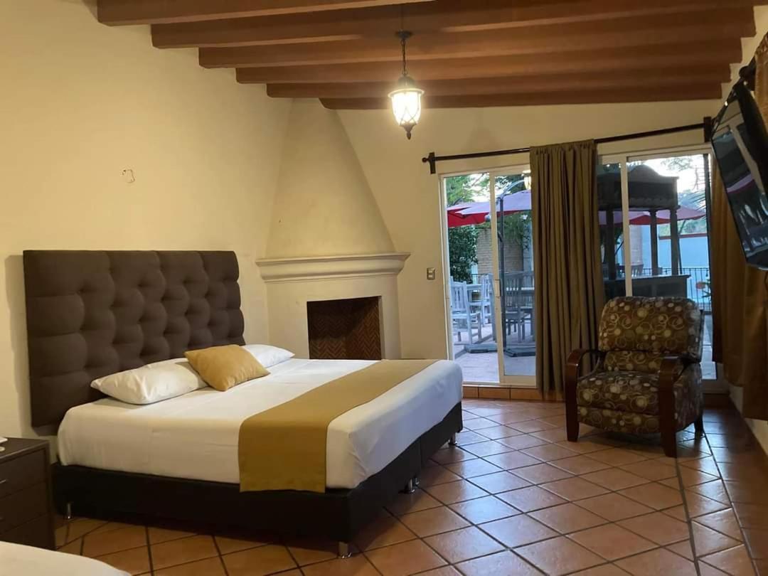 Hotel Maria Emilia Cuernavaca Amatitlan ภายนอก รูปภาพ
